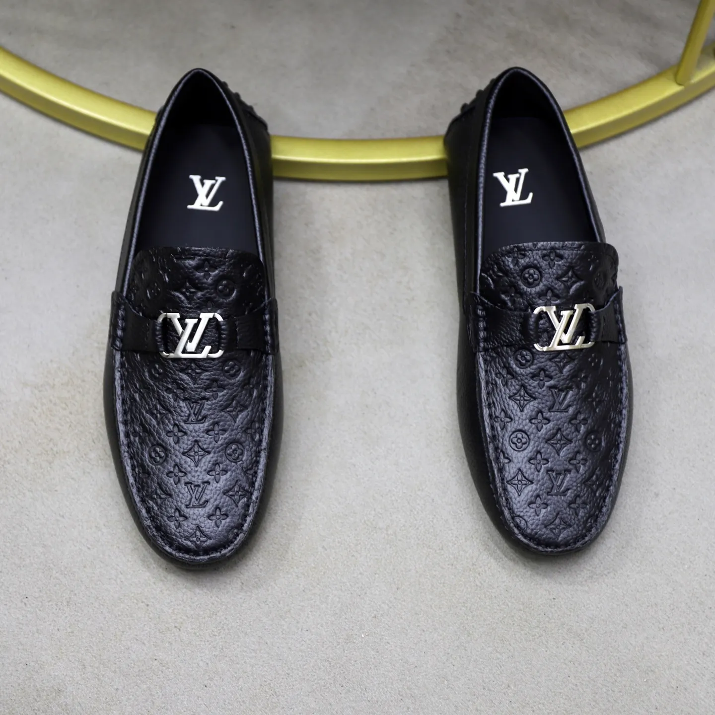 Ex-factory price: 480💰【LV】Louis Vuitton ⚠️High-end men’s driving and pedal series ⚠️38-44 (customized for 45) ⚠️All original cowhide leather! Thick and soft! Made entirely of calfskin lining! The latest non-slip beanie sole! Three-dimensional package technology! Fashionable and classic! Handicrafts! Original high quality! Feel free to compare!